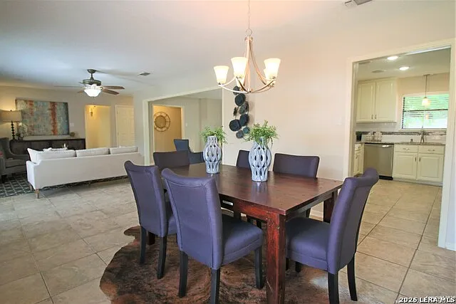 4 bed, 2049 sqft, $1,900 — Photo 4