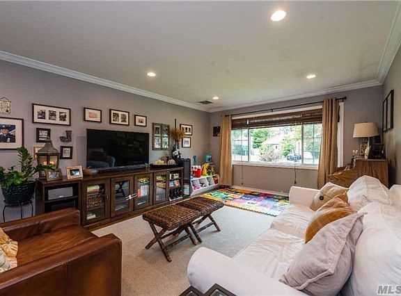 3rd image of 3728 Regent Ln