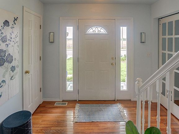 5th image of 2924 Mockingbird Ln