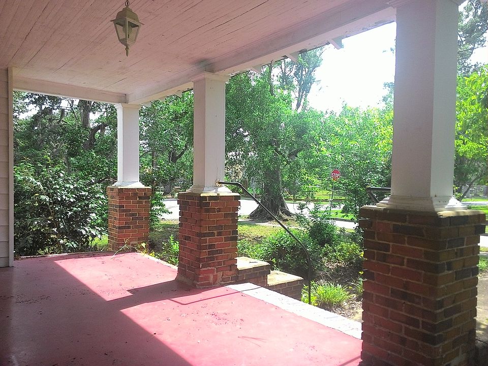 Apt house with 2 large BRs, 2 baths, OR, den, kitchen, laund