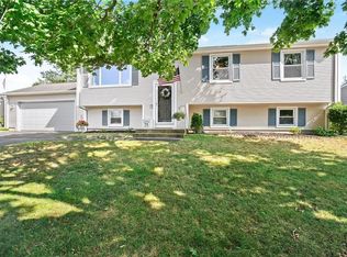 20 Sweet Meadow Dr, Warwick, RI 02889