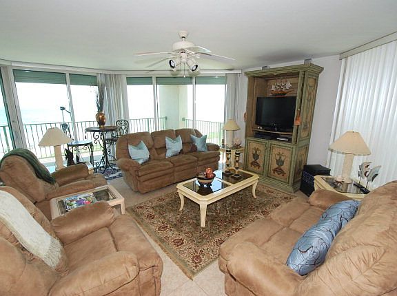 2nd image of 906 Padre Blvd