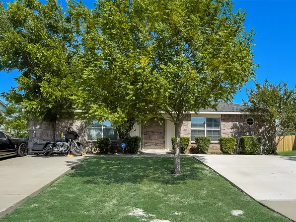 303 Kings Way Dr #B, Mansfield, TX 76063