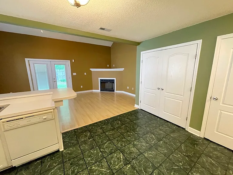 3436 Westgate Dr — Photo 9