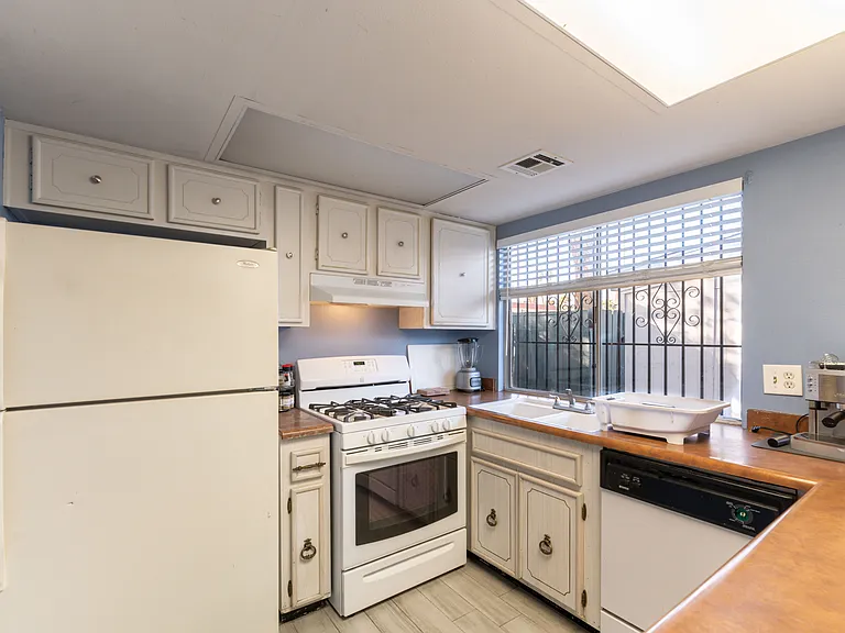 4090 Gold Coast Dr #1 — Photo 4