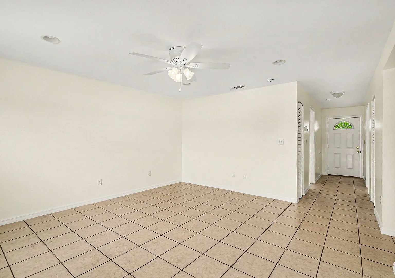 255 West Towne Pl — Photo 2