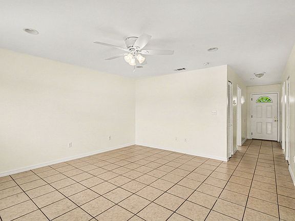 2nd image of 255 W Towne Pl
