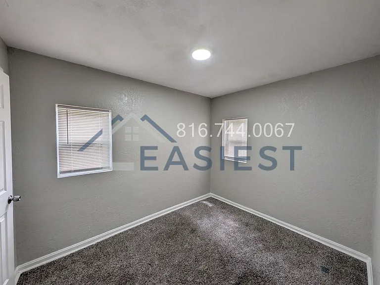 2129 E 77th Ter — Photo 16