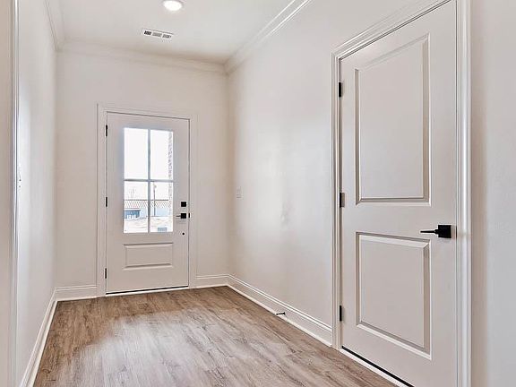 3rd image of 1041 Nottington St