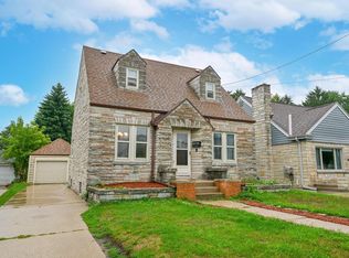 1828 E Eden Pl, St Francis, WI 53235