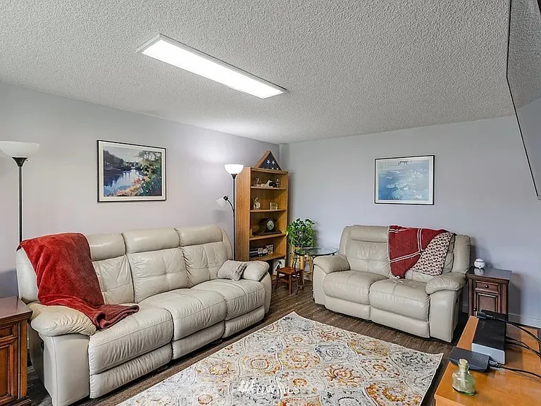 1339 Rhododendron Ct NE — Photo 11