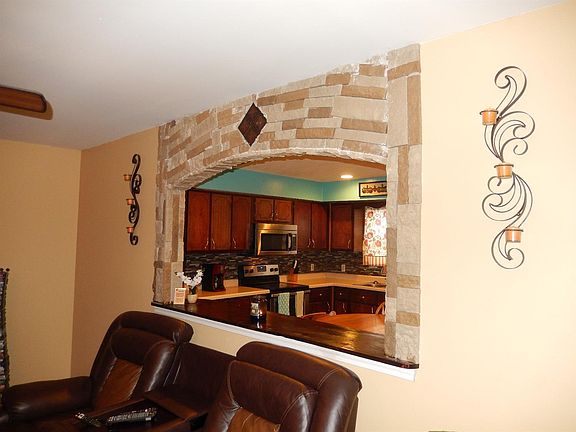 4th image of 409 Stoll Poole Ct