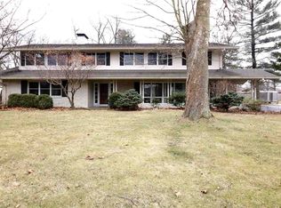 472 E High Point Dr, Peoria, IL 61614