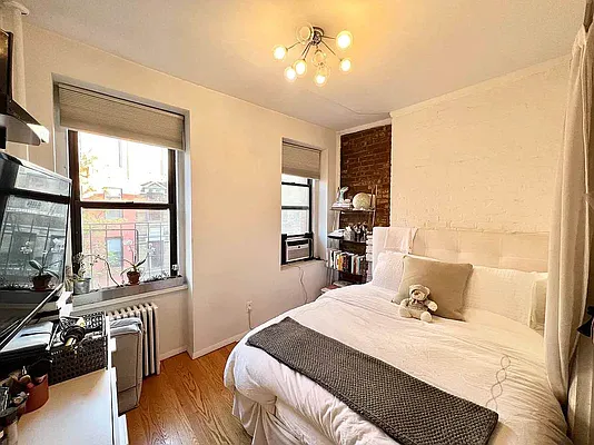Rented by J PRESTON AND ASSOCIATES INC | media 9