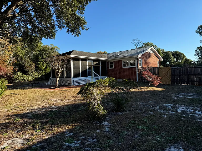 209 Oak Leaf Dr — Photo 5