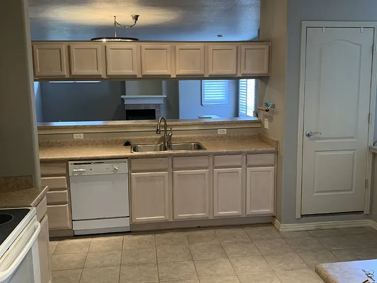 980 S Locust St E — Photo 5