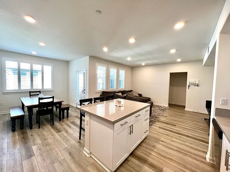 9369 Solaire Pl — Photo 4