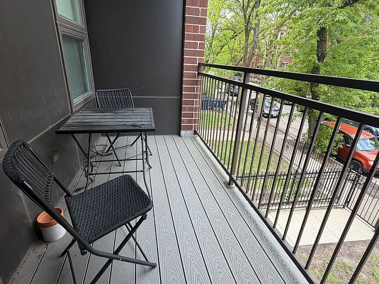 933 W Belle Plaine Ave — Photo 6