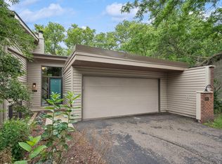 9716 Mill Creek Dr, Eden Prairie, MN 55347