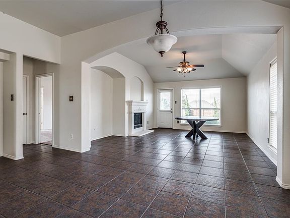 5th image of 418 Dartmoor Dr