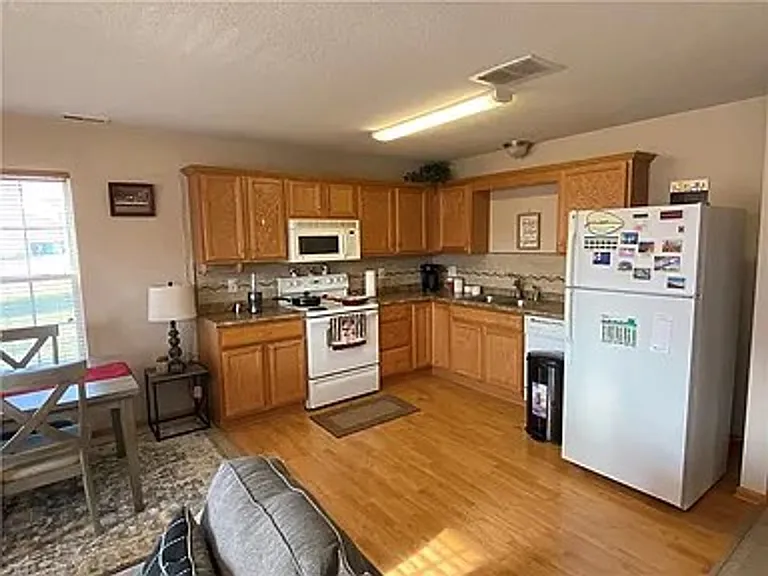 3130 SW Sharmin Ln — Photo 2