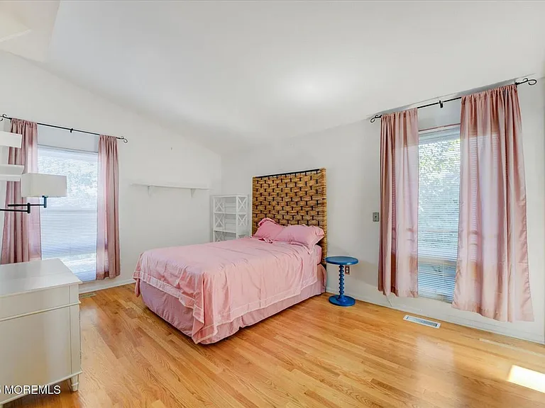 74 Seneca Pl — Photo 35