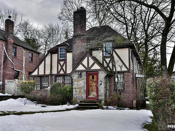 3rd image of 624 Ramapo Rd