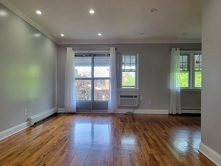 2076 E 55th St #3 — Photo 6