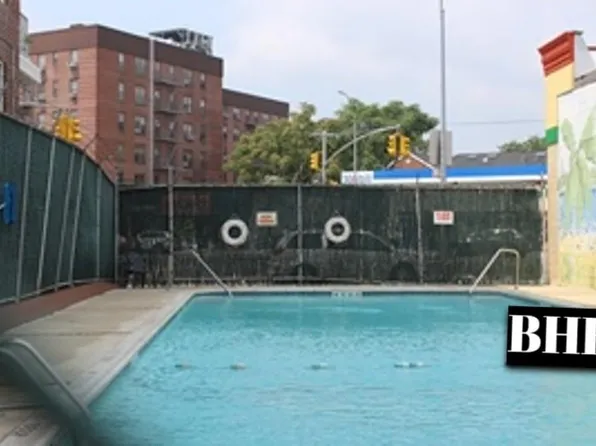 2265 Gerritsen Avenue image 2 of 3