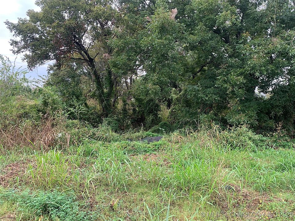 2nd image of 204 E Osage Ave