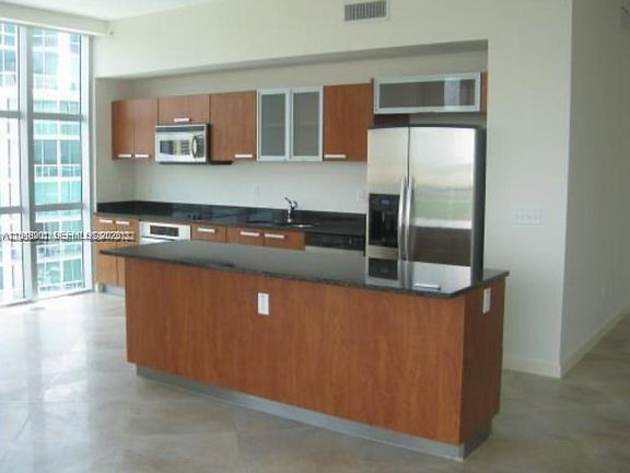 4th image of 3131 NE 188th St APT 11001