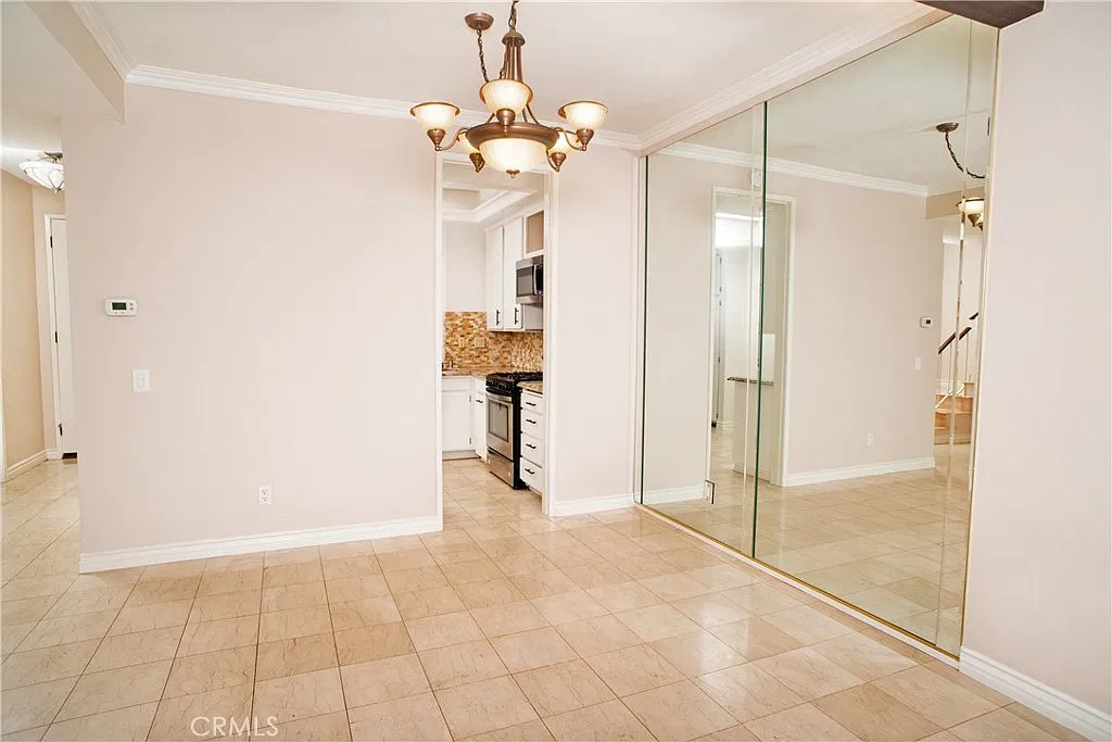 2 bed, 2.5 bath, 1349 sqft, $3,250 — Photo 4