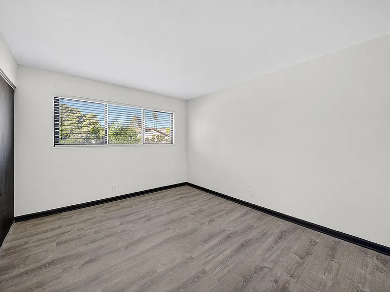 27090 Belvedere Ct #4 — Photo 3