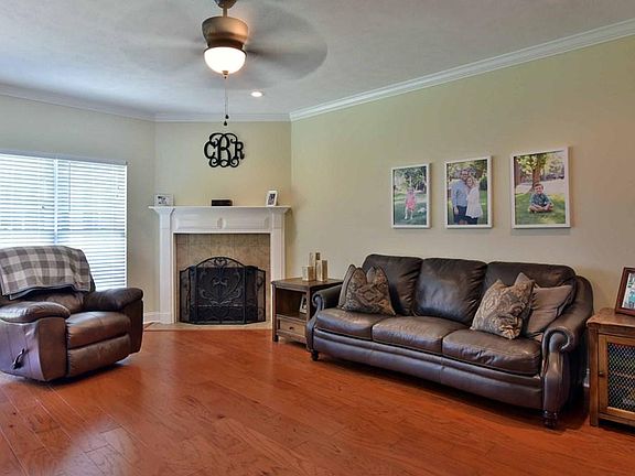 4th image of 131 Attwater Ct