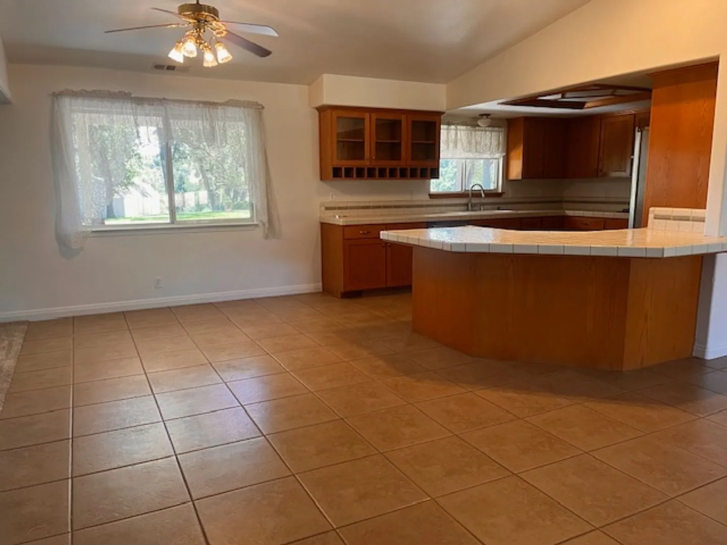 Home on Acreage - 3 Bedrooms, 2 baths, 2 car garage — Photo 3