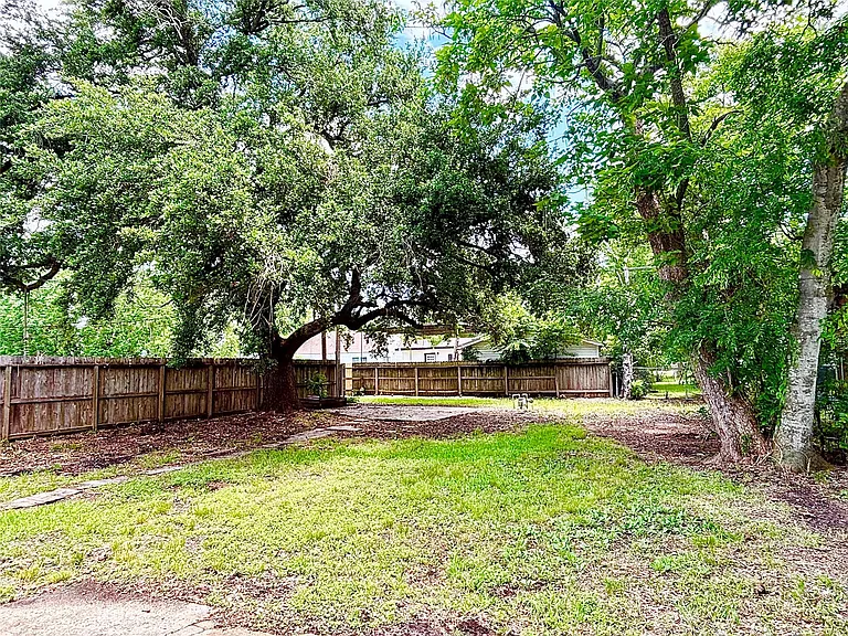 317 San Jacinto St — Photo 14