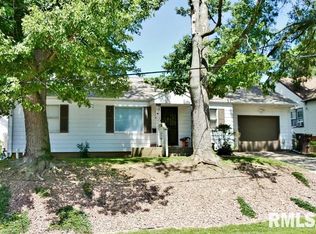 136 Edgehill Ave, Creve Coeur, IL