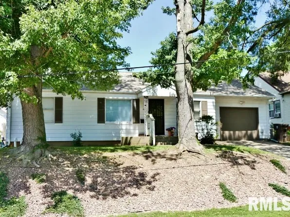 136 Edgehill Ave, Creve Coeur, IL 61610