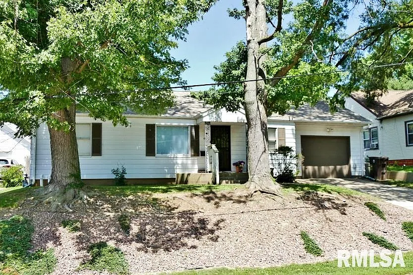 136 Edgehill Ave photo 1