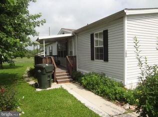 100 Sherrill Dr, New Oxford, PA 17350