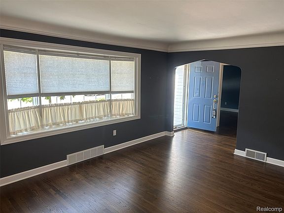 3rd image of 23231 Detour St