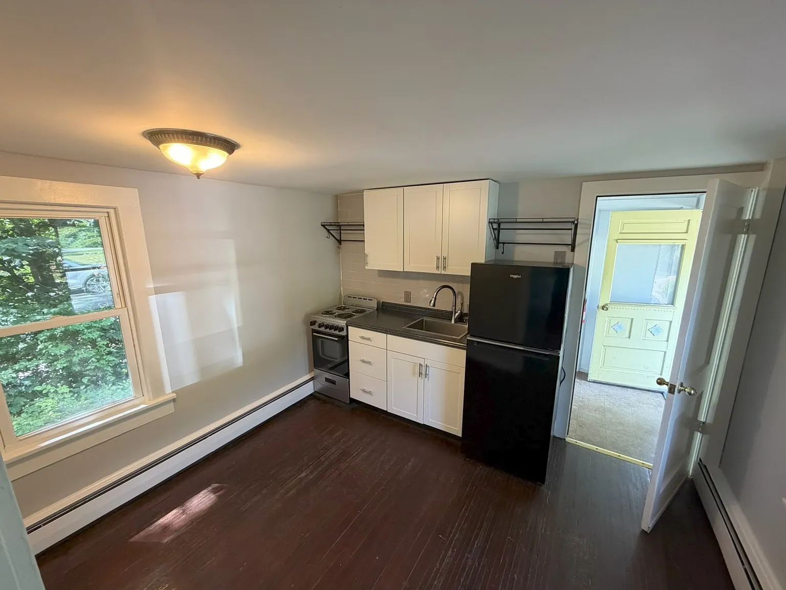 Studio, $1,000 — Photo 4