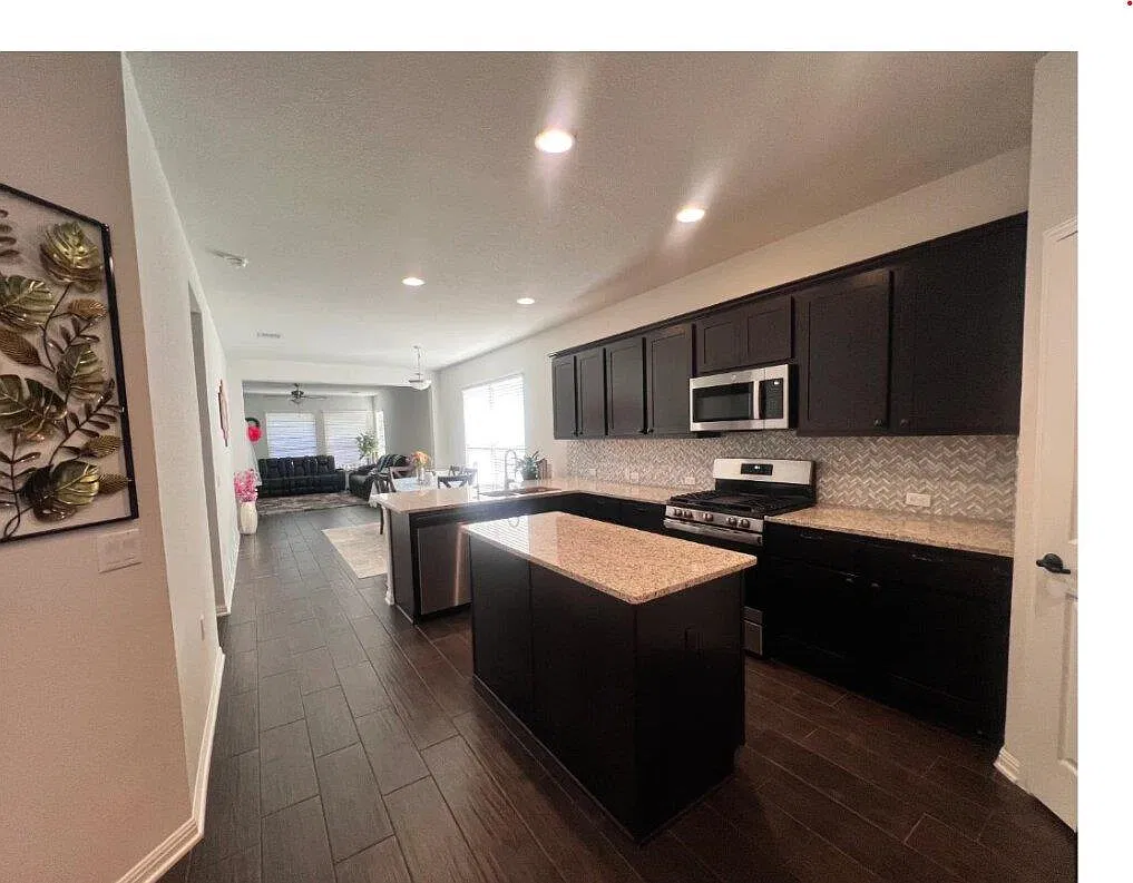 3 bed, 2.0 bath, 1729 sqft, $2,200 — Photo 4