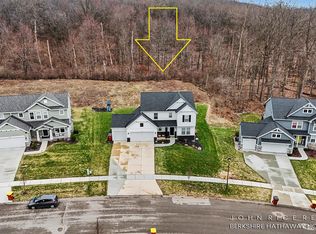 1584 Wales Dr SE, Lowell, MI 49331