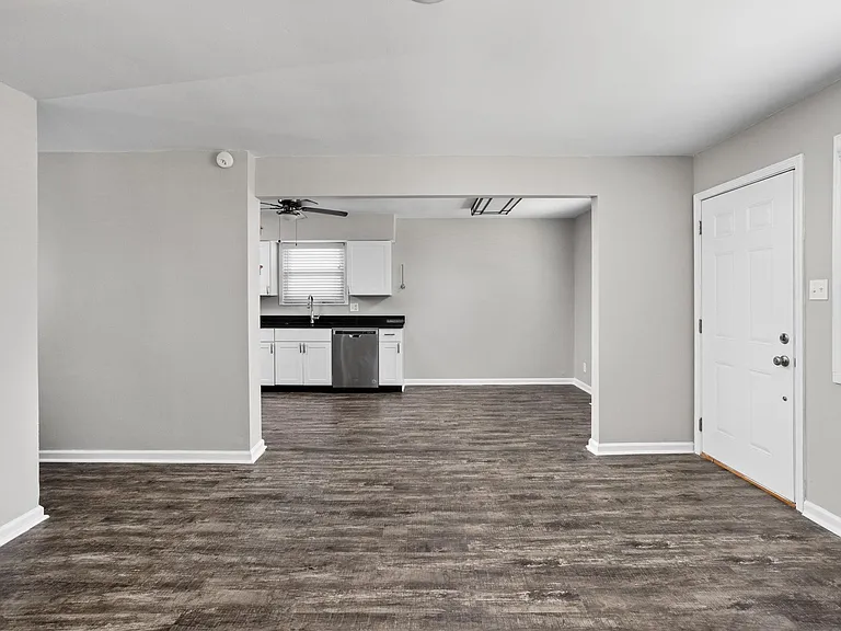 2210 Pleasant St — Photo 14