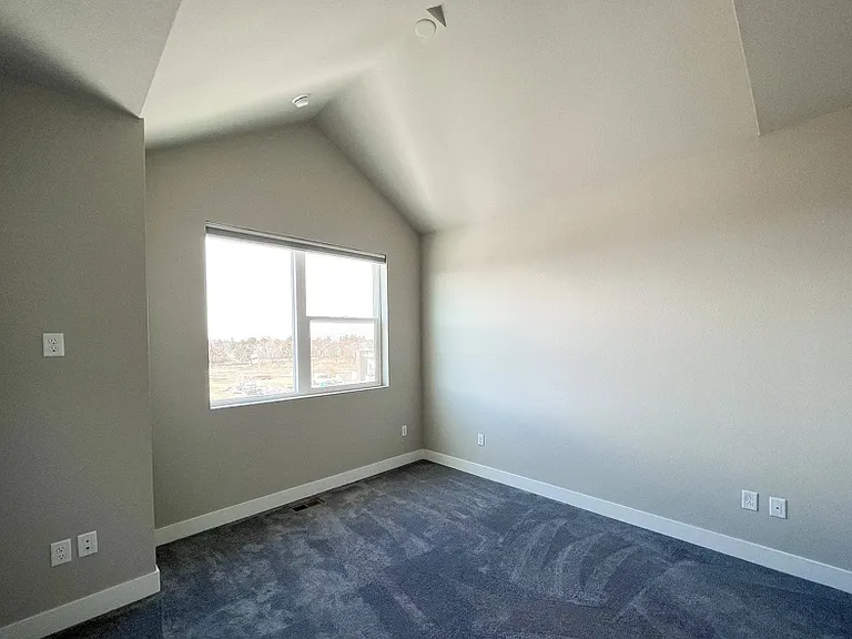 888 S Valentia St — Photo 22