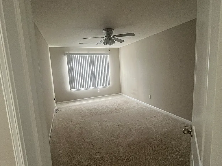 1873 Doncaster Dr — Photo 12