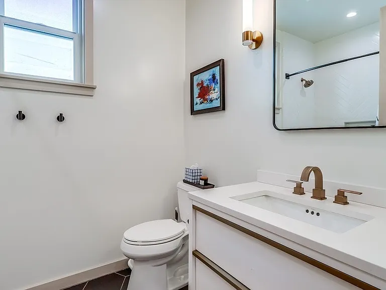1341 W 21st St — Photo 17