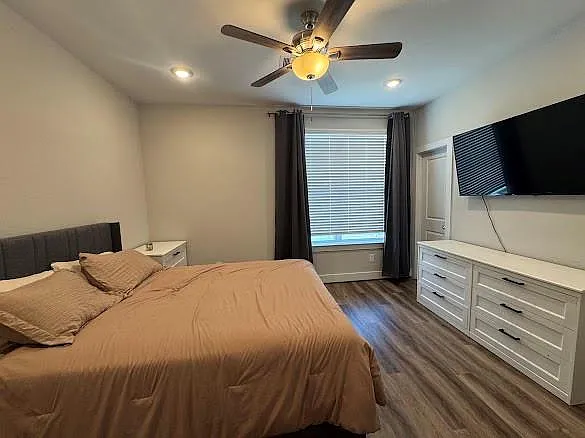 1282 N Post Oak Rd #A — Photo 13