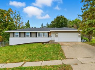 4301 Heritage Hills Dr, Bloomington, MN 55437